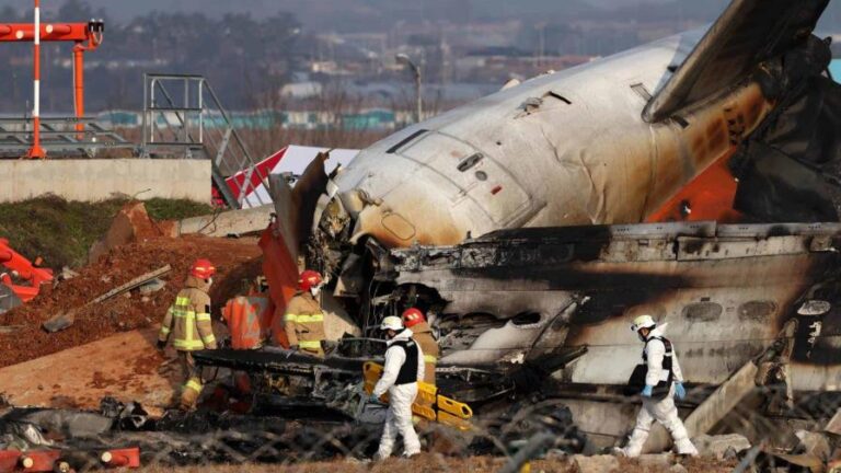Elevan a 176 los muertos en el accidente aéreo en Corea del Sur