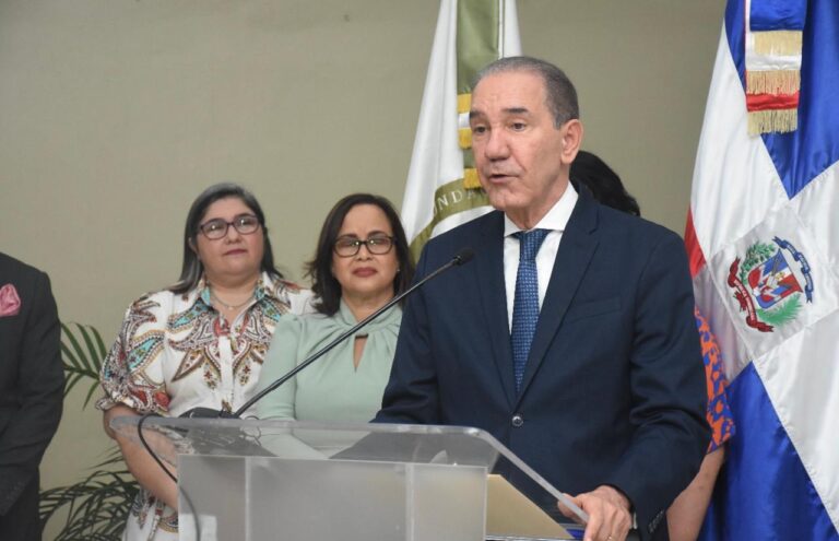 Ministro de Educación Superior, Ciencia y Tecnología pone su cargo a disposición del Presidente Abinader