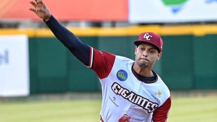 Gigantes, con buen pitcheo y ofensiva oportuna vencen a los Toros