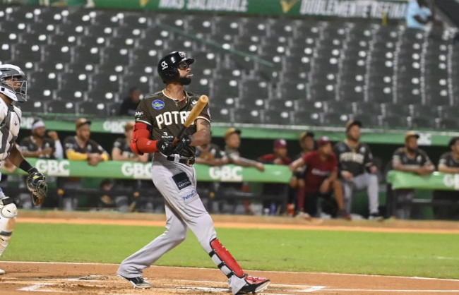 Henry Urrutia la saca y los Gigantes empatan en quinto con los Toros