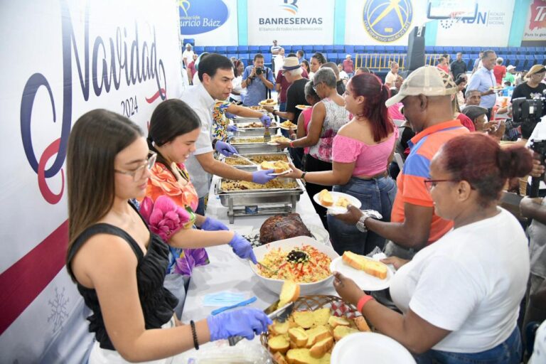 Propeep comparte almuerzo navideño con cientos de familias vulnerables del Distrito Nacional