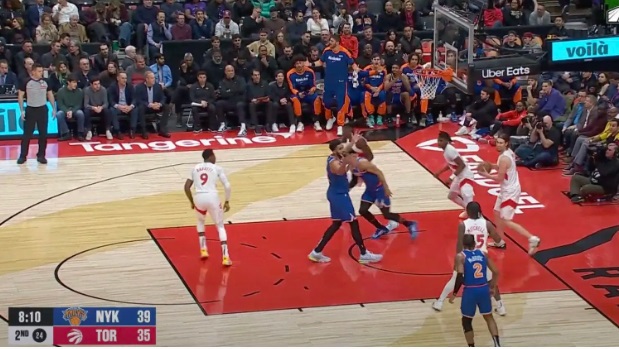 Los Knicks ganan a los Raptors en el retorno de Towns