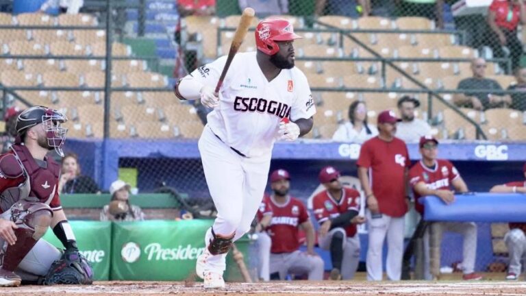 Los Leones vienen de atrás y vencen a los Gigantes en el Quisqueya