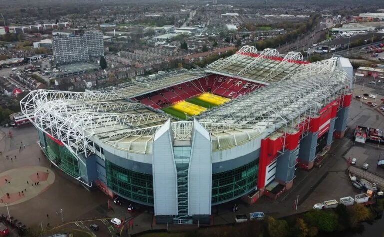 Los jugadores del Manchester United se niegan a vestir una chaqueta en apoyo al colectivo LGTB