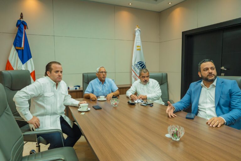 Ministros de Presidencia y Educación impulsan estrategias para cumplir metas educativas prioritarias  