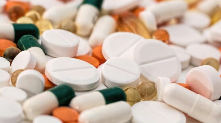 Farmacéuticos aclaran omeprazol no sirve para protegerse de excesos navideños
