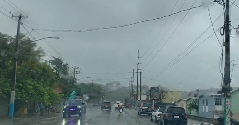 Rayo mata dos niños en Manoguayabo, hiere uno