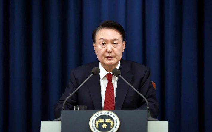 Tribunal de Corea del Sur emite orden de arresto para el presidente Yoon por declarar la ley marcial