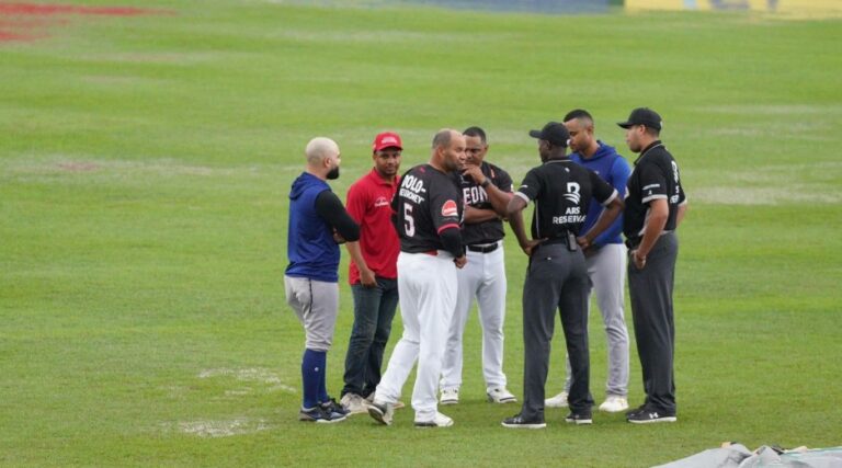 Suspendido por lluvia juego Licey vs. Escogido en el Estadio Quisqueya
