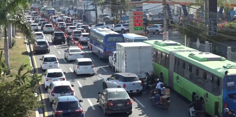 Psiquiatra César Mella critica cruzada de brazos de las autoridades ante el problema del tránsito