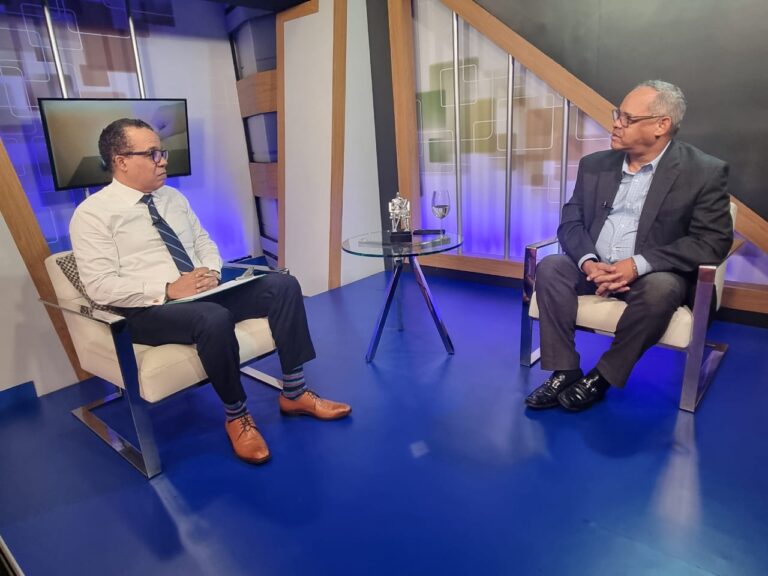 Entrevista | Fidel Lorenzo: “Han dejado solo al Presidente; muchos funcionarios tienen sus propias agendas; los bonos son un caos y el tránsito también”