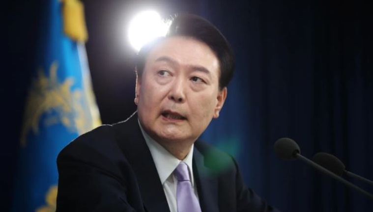 Prohíben al presidente de Corea del Sur abandonar el país mientras es investigado por traición