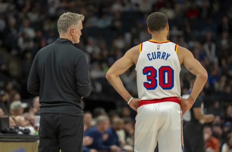 Los Warriors asaltan Minnesota con un letal Stephen Curry