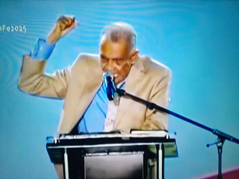 Pastor Ezequiel Molina critica Ley de Partidos Políticos; dice no ha detenido el dinero sucio