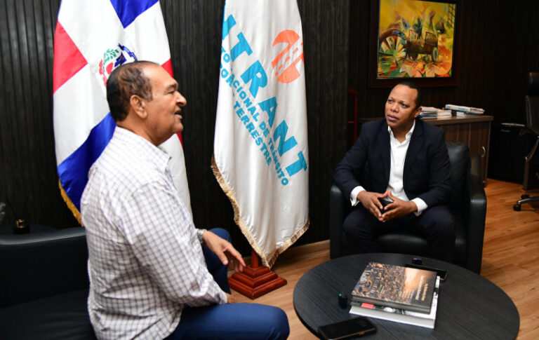 Gobierno dará bonogas a los choferes para que no aumenten los precios del pasaje