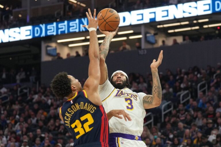 Anthony Davis abusa de unos Warriors heridos