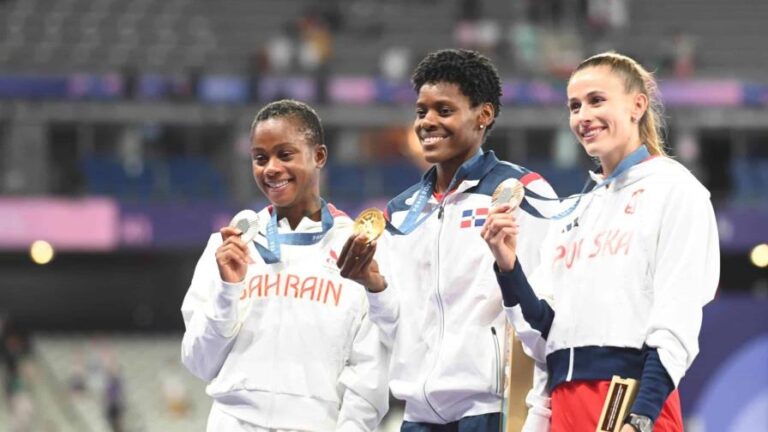 Atletas de París 2024 solicitan reemplazo de medallas tras rápido deterioro