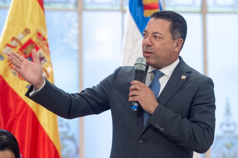 Banreservas anuncia más de US$4,000 millones gestionados  en FITUR para traer inversiones para RD