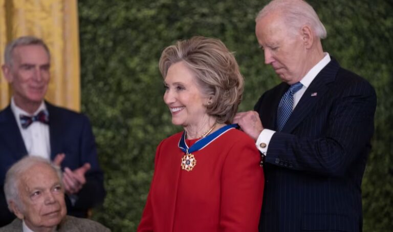 Biden concede a Messi, Hillary Clinton y Soros la Medalla de la Libertad