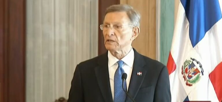 Maduro se impuso con fraude, según canciller Roberto Álvarez