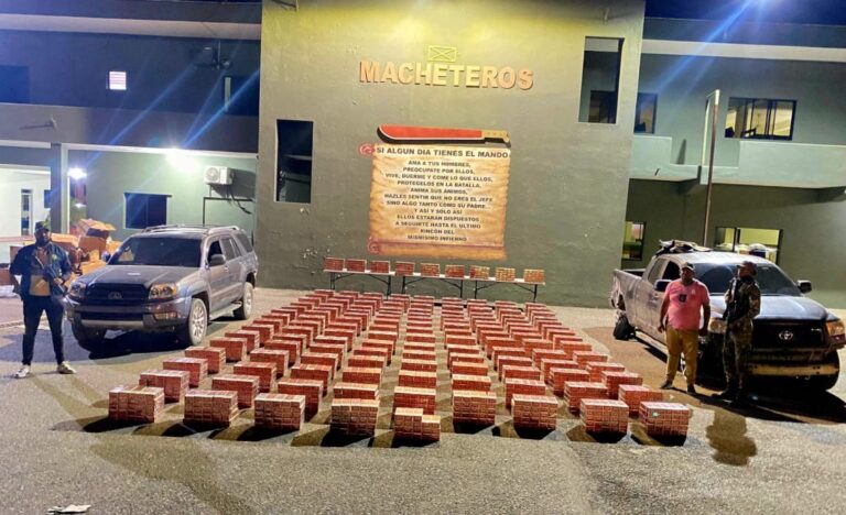Incautan contrabando de casi 700 mil cigarrillos en dos vehículos en Valverde