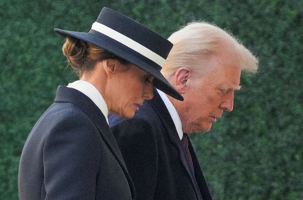 Trump y su familia asisten a misa previa de toma de posesión como presidente de EE.UU.