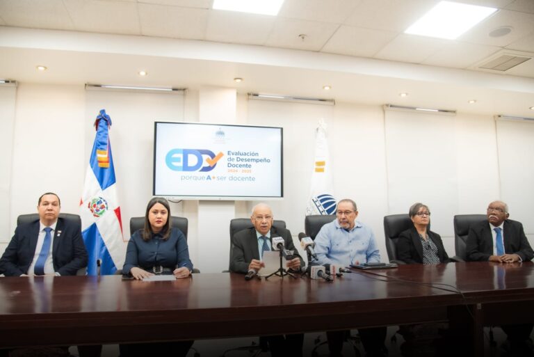 Ministerio de Educación evaluará a más de 120 mil docentes para mejorar enseñanza y  calidad educativa