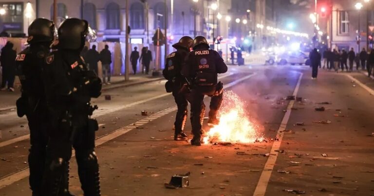 Un muerto y varios heridos en España en una noche de peleas, borracheras e incendios