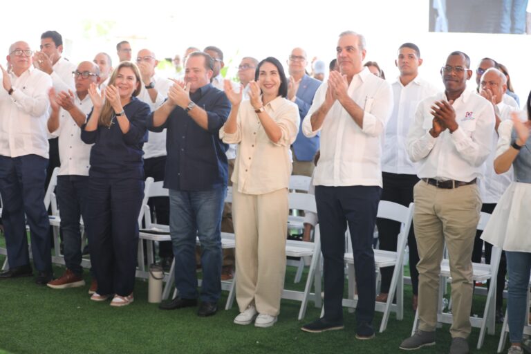 Gobierno lanza proyecto de titulación en el norte del Distrito Nacional, beneficiando a más de 30,000 personas