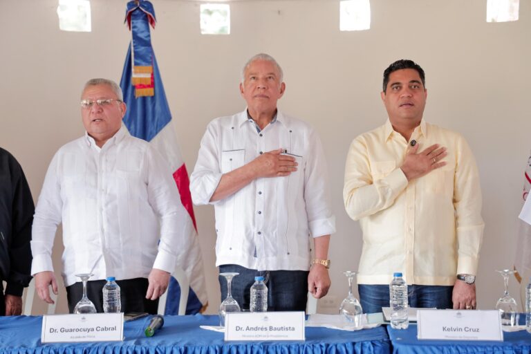 Ministros Kelvin Cruz y Andres Bautista crean alianza en favor del deporte en provincia Espaillat