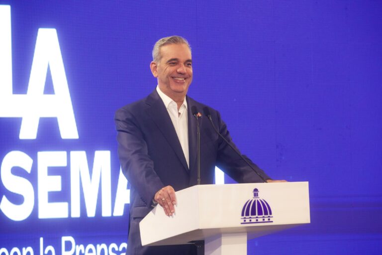 Presidente Abinader destaca en LA Semanal la inversión municipal aplicando su política de llevar el desarrollo donde vive la gente