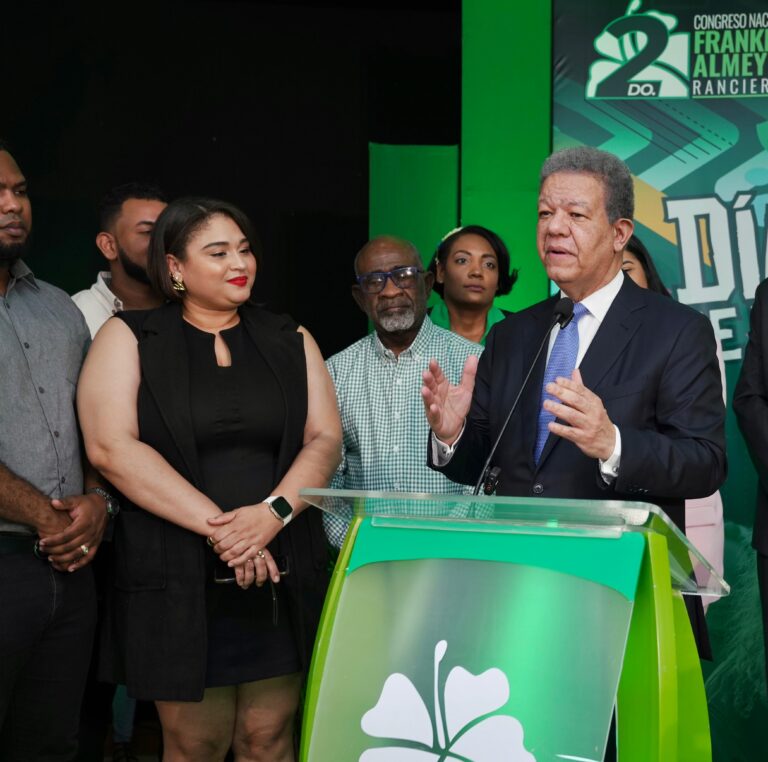 Leonel felicita a los jóvenes en su día y asegura que son clave para la transformación política de RD