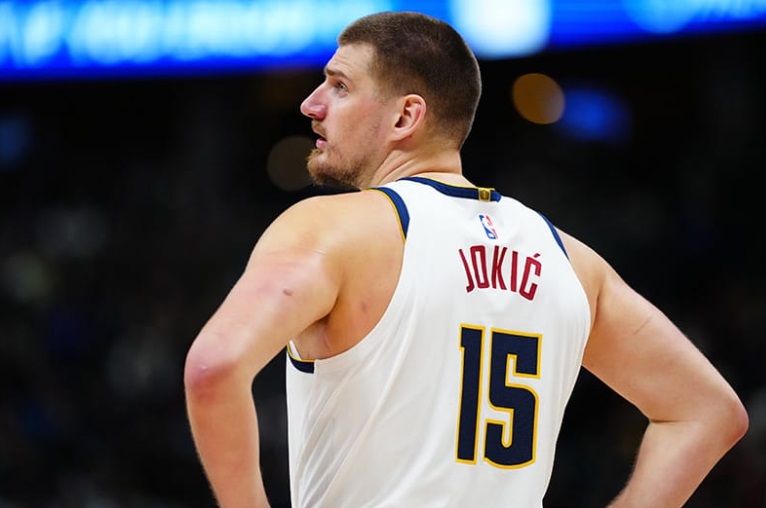 Jokic firma un nuevo triple-doble histórico ante Atlanta