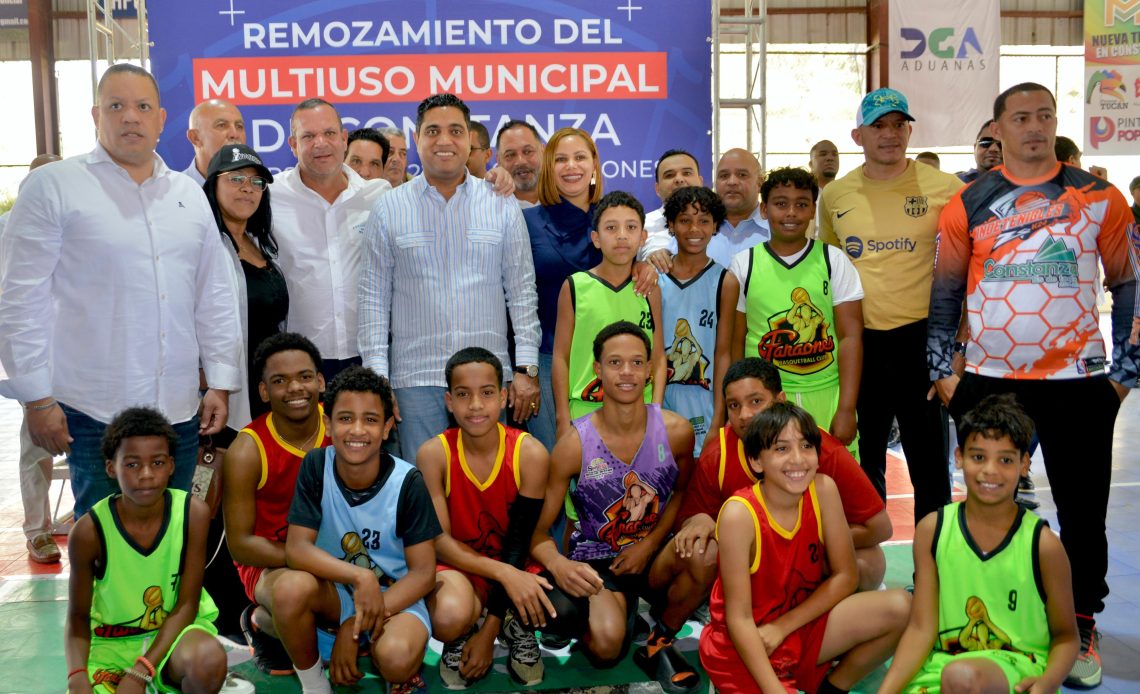 Ministro de Deportes, Kelvin Cruz, anuncia remodelación del multiuso de Constanza por RD$22 millones