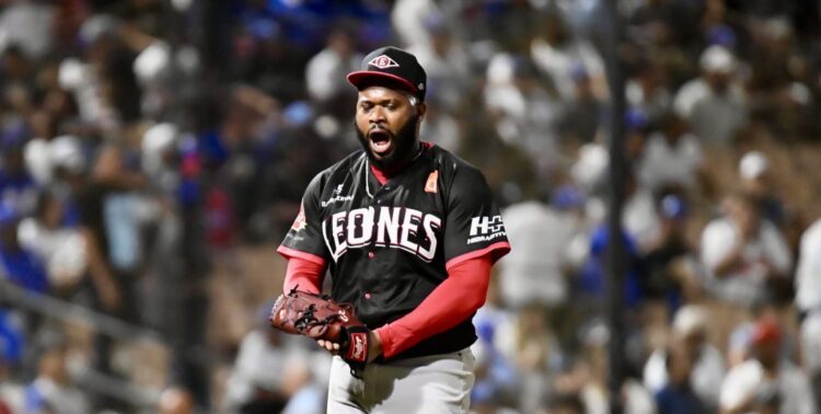 Leones blanquean al Licey y dominan 2-1 la Serie Final