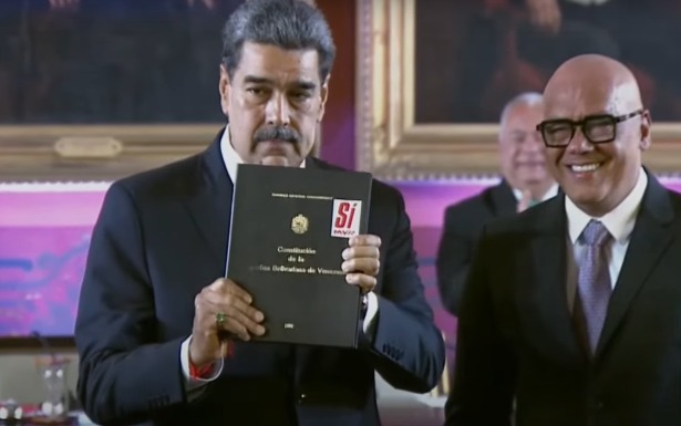 Nicolás Maduro se juramenta sin contratiempos
