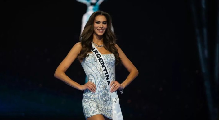 Miss Universo destituye a la representante de Argentina tras polémicas declaraciones