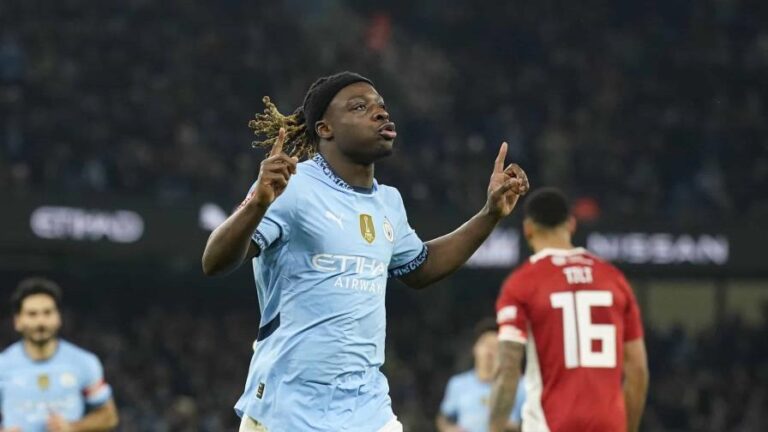 Manchester City aplasta 8-0 a Salford City, Liverpool vence 4-0 a Accrington Stanley