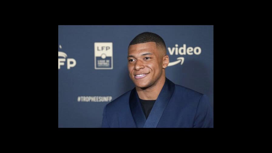 Mbappé celebra su primera tripleta con el Real Madrid en la goleada sobre el Valladolid