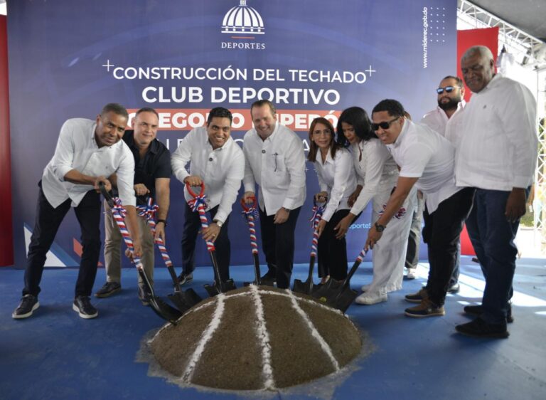 Los ministros Kelvin Cruz y José Paliza dan inicio construcción techados en Puerto Plata