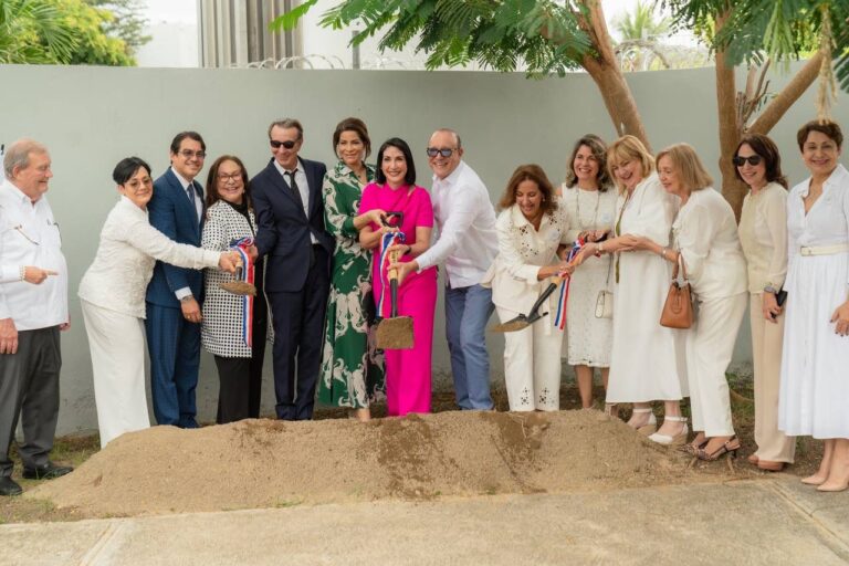 Primera dama Raquel Arbaje impulsa construcción de hogar de acogida para familias de pacientes del hospital infantil Dr. Arturo Grullón