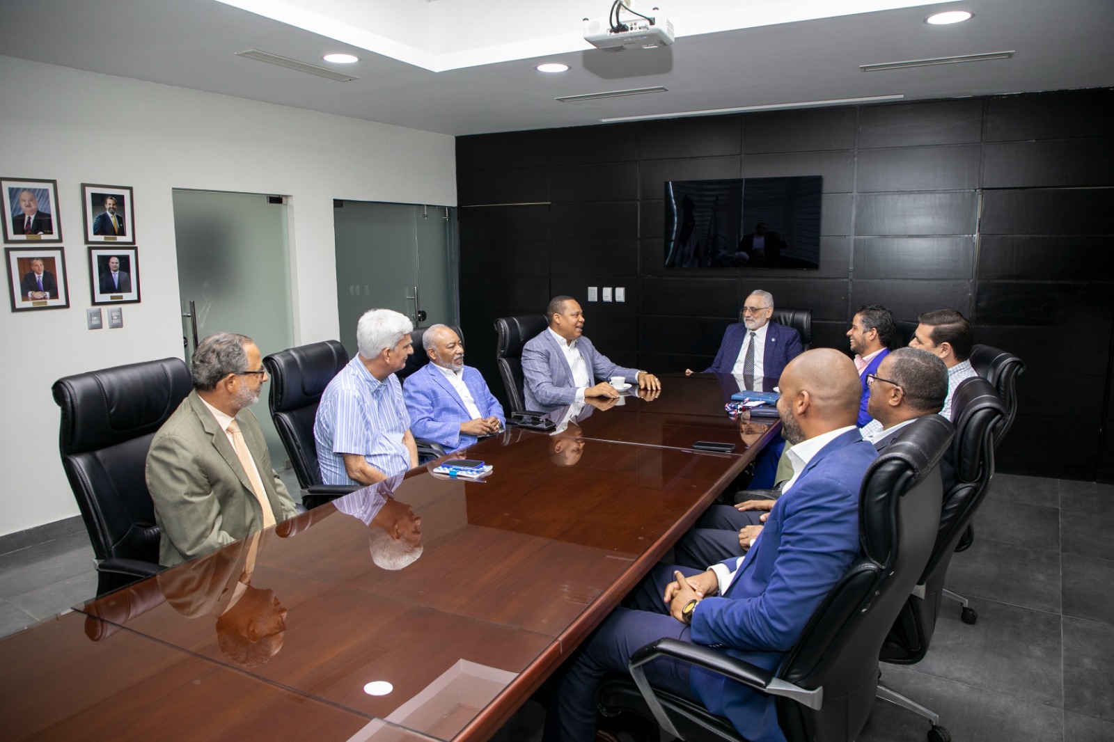 Director de Proconsumidor se reúne con LIDOM para mejorar accesos de los fanáticos a los estadios