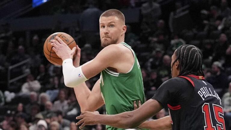 Porzingis anota 34 puntos y lleva a Celtics hacia victoria sobre los Bulls