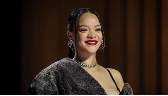 El padre de Rihanna, Ronald Fenty, murió a los 70 años, según informe PorBreAnna Bell