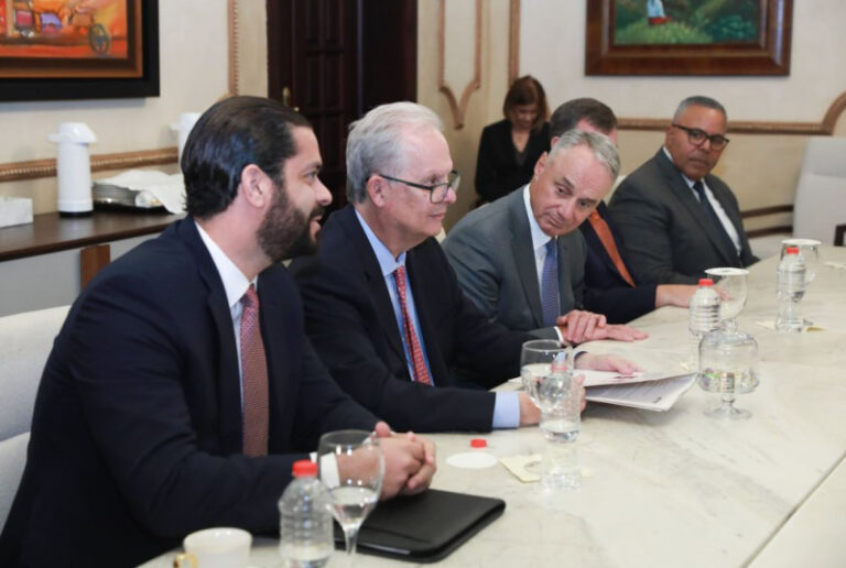 Rob Manfred dice draft internacional es solución para firmas tempranas