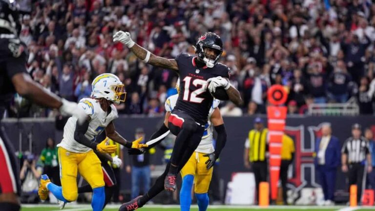 Texans interceptan a Herbert 4 veces y vencen 32-12 a Chargers en ronda de comodines