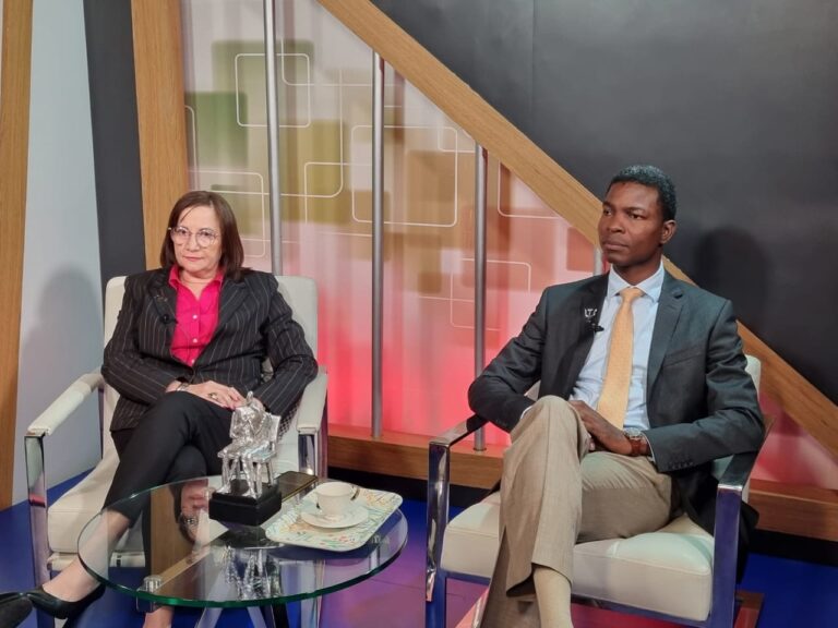 Video- Alertan hay una adicción a las redes sociales y estudios establecen impacto negativo en ánimo de los jóvenes