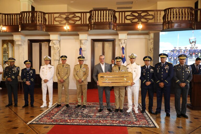 Presidente Abinader expresa orgullo, agradecimiento y compromiso por las Fuerzas Armadas y la Policía Nacional