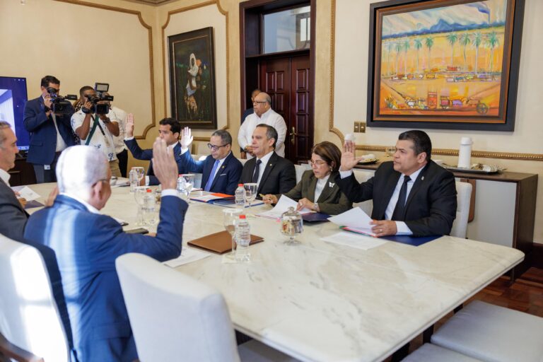 Consejo Nacional de la Magistratura aplaza reunión para el viernes