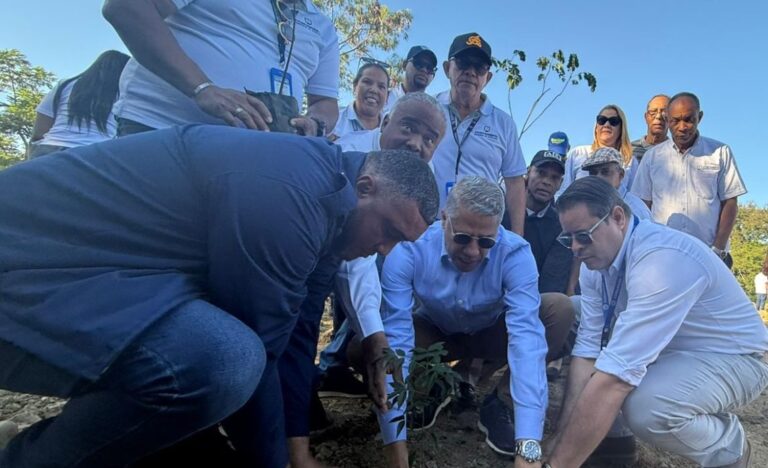 Jornada de reforestación en el río Yaque fortalece los recursos naturales en Santiago